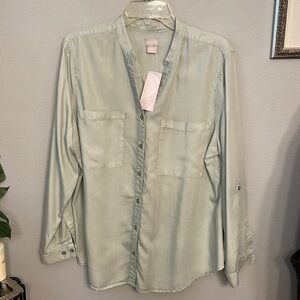 NWT Chicos Roll Tab Button Down size 2 (L)